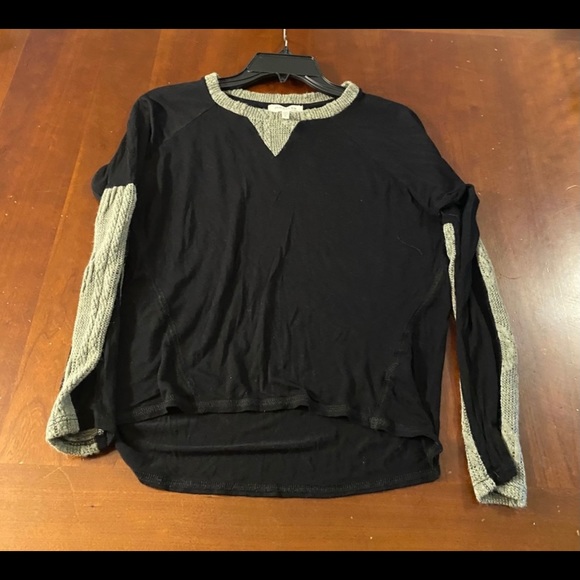 Monteau Tops - Monteau ladies long sleeve shirt is a small